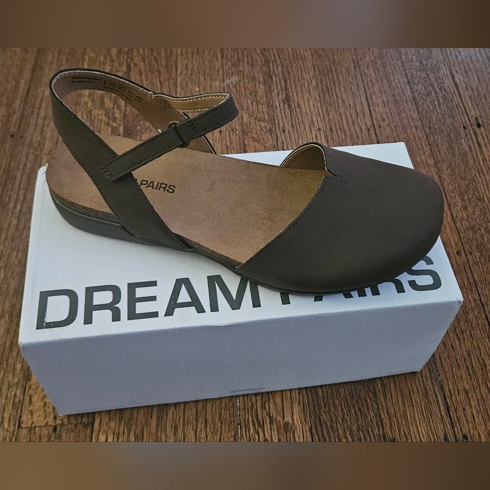NWB Dream Pairs Women's Brown Ankle Strap Covered Toe Sandals